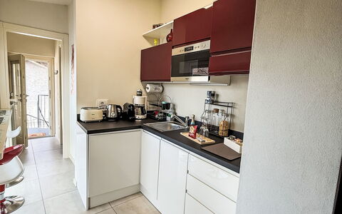 Colazza 100: Küchengerät, Küche, Countertop, Major Appliance, Flooring, Cabinetry, Interior Design, Herd, Fussboden, Haushaltsgerät