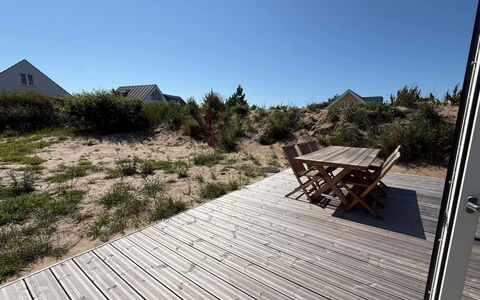Selvi - 500M from the Sea: Holz, Holzboden, Hartholz, Deck, Planke, Promenade, Holzbeize, Gartenmöbel, Walkway, Abstellgleis