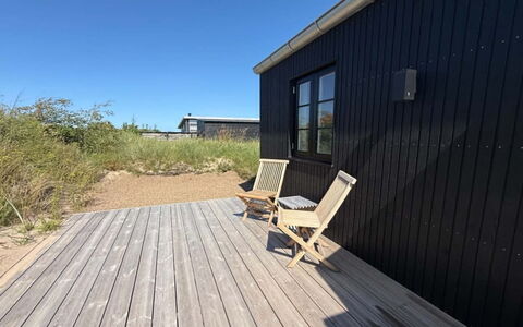Selvi - 500M from the Sea: Holz, Planke, Hartholz, Deck, Holzbeize, Holzboden, Abstellgleis, Schatten, Sperrholz