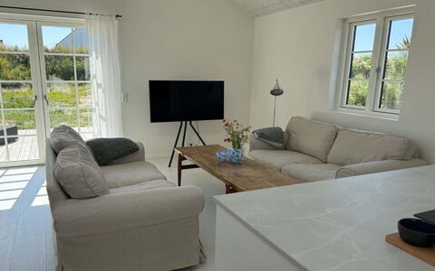 Selvi - 500M from the Sea: Möbel, Couch, Flooring, Holz, Fussboden, Interior Design, Wohnzimmer, Zimmer, Zuhause