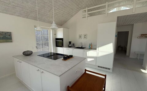 Selvi - 500M from the Sea: Flooring, Fussboden, Holz, Möbel, Interior Design, Decke, Küche, Countertop, Cabinetry, Zuhause
