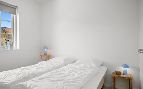 Selvi - 500M from the Sea: Schlafzimmer, Holz, Bett, Bedding, Fussboden, Decke, Interior Design, Bettdecke, Flooring, Linens