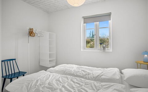 Selvi - 500M from the Sea: Schlafzimmer, Decke, Interior Design, Fussboden, Flooring, Bett, Bedding, Bettdecke, Zimmer, Bettrahmen