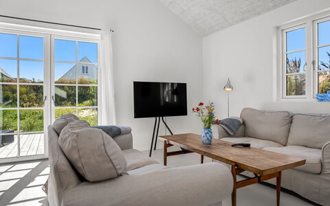 Selvi - 500M from the Sea: Couch, Möbel, Flooring, Interior Design, Wohnzimmer, Fussboden, Decke, Zimmer, Zuhause