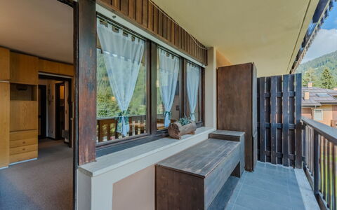 Presanella: Holz, Decke, Interior Design, Holzbeize, Hartholz, Schatten, Balkon, Daylighting, Wohnzimmer, Penthouse
