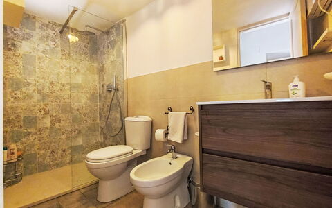 Il Giardino di Lara: Toilleten Sitz, Badezimmer, Toilette, Bad Sink, Flooring, Armatur, Sinken, Fussboden, Interior Design, Zapfhahn