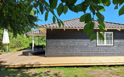 Ethil - 600M from the Sea: Holz, Dach, Hütte, Grundstueck, Schatten, Abstellgleis, Hartholz, Gartenbauten, Deck, Planke