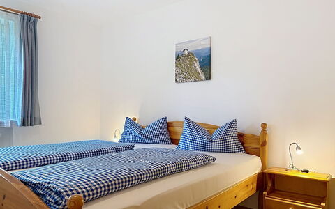 Bergzeit: Möbel, Holz, Schlafzimmer, Interior Design, Bett, Zuhause, Bettrahmen, Fussboden, Bedding, Bettdecke