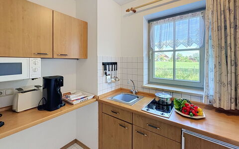 Bergzeit: Küche, Küchengerät, Holz, Major Appliance, Countertop, Spüle, Möbel, Interior Design, Flooring, Cabinetry