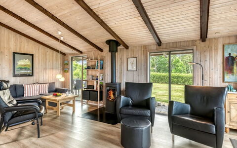 Clea - 250M to the Fjord: Holz, Flooring, Holzboden, Interior Design, Decke, Möbel, Fussboden, Wohnzimmer, Hartholz, Holzbeize