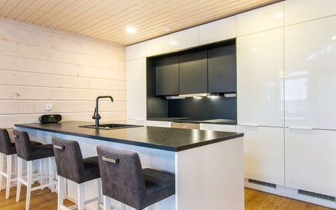 Salavan Tsaari: Möbel, Flooring, Interior Design, Countertop, Küche, Holz, Cabinetry, Holzboden, Fussboden, Decke