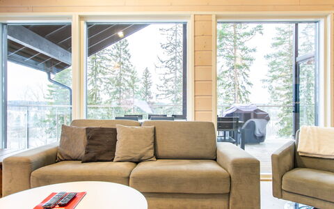 Kuhmoinen 642: Möbel, Interior Design, Couch, Flooring, Wohnzimmer, Fussboden, Holz, Decke, Zimmer, Beleuchtung