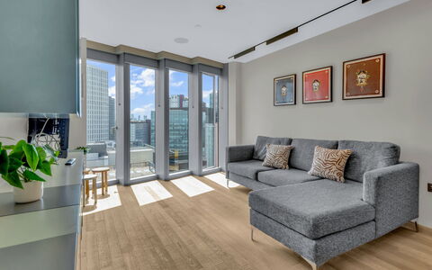 Stratford Loft: Strauch, Garten, Wohngebiet, Pflanzengemeinschaft, Grundstueck, Ground, Landscaping, Hinterhof, Garten