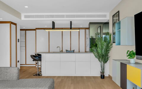 Stratford Loft: Strauch, Garten, Wohngebiet, Pflanzengemeinschaft, Grundstueck, Ground, Landscaping, Hinterhof, Garten