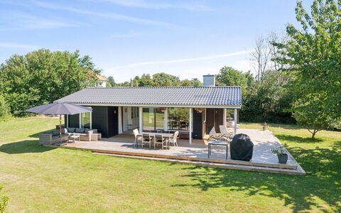 Antonie - 350M from the Sea: Dach, Haus, Hütte, Zuhause, Bauernhaus, Estate, Schatten, Rasen, Garten, Garten