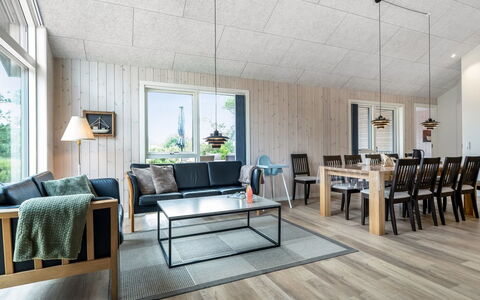 Merita - 600M from the Sea: Holz, Flooring, Decke, Interior Design, Fussboden, Holzboden, Möbel, Zuhause, Zimmer, Wohnzimmer