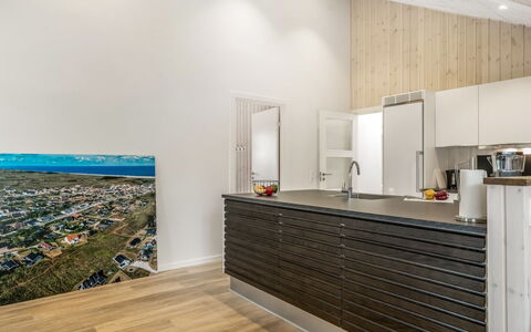 Merita - 600M from the Sea: Flooring, Holz, Interior Design, Decke, Fussboden, Holzboden, Möbel, Zimmer, Laminatboden, Küche