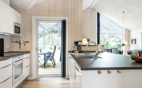 Merita - 600M from the Sea: Holz, Küche, Countertop, Decke, Armatur, Holzboden, Hartholz, Küchengerät, Stuhl, Planke