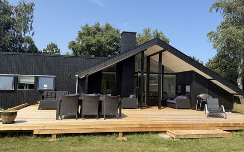 Tameran - from the Sea: Holz, Dach, Zuhause, Hütte, Tür, Abstellgleis, Hartholz, Schatten, Veranda, Bauernhaus
