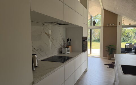 Tameran - from the Sea: Flooring, Interior Design, Holz, Fussboden, Countertop, Möbel, Küche, Cabinetry, Decke, Holzboden