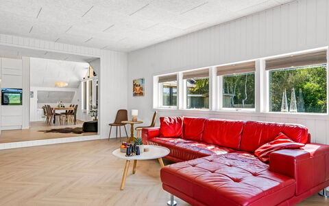 Tameran - from the Sea: Interior Design, Flooring, Möbel, Wand, Couch, Fussboden, Decke, Holz, Wohnzimmer, Light Fixture