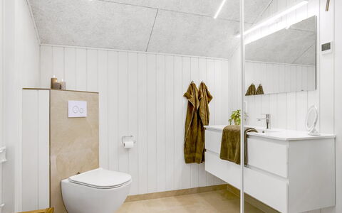 Tameran - from the Sea: Flooring, Fussboden, Armatur, Installation, Fliese, Badezimmer, Toilette, Marmor, Sinken