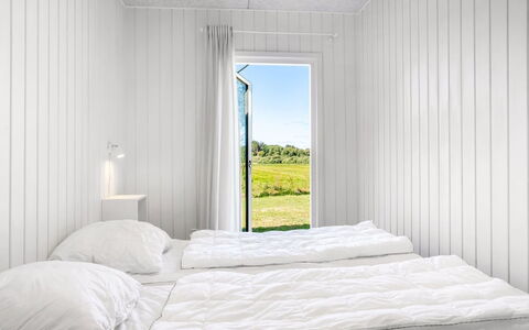Tameran - from the Sea: Schlafzimmer, Bedding, Bettdecke, Bett, Design, Planke, Daylighting, Linens, Bettrahmen