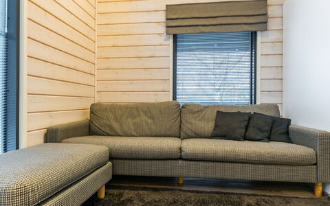 Golfarinkunnas 6A: Möbel, Holz, Couch, Flooring, Interior Design, Wohnzimmer, Fussboden, Textil, Wohnung, Braun