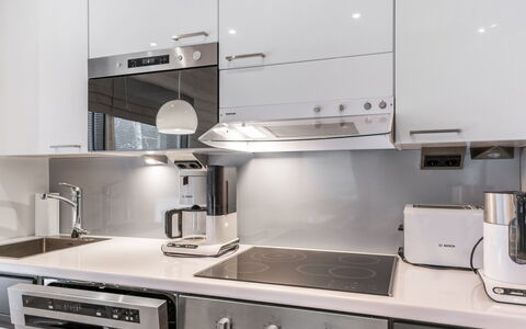 Golfarinkunnas 6B: Küchengerät, Küche, Countertop, Major Appliance, Haushaltsgerät, Cabinetry, Herd, Interior Design, Herd, Kleingeräte