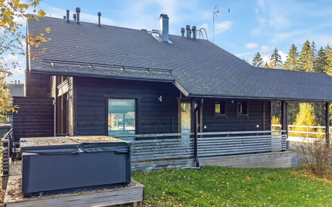 Golfarinkunnas 9A: Dach, Hütte, Zuhause, Abstellgleis, Blockhaus, Schatten, Gartenbauten, Veranda, Lärche