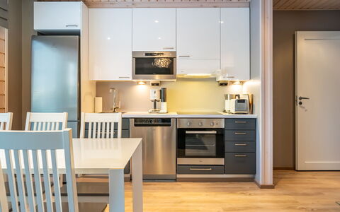 Golfarinkunnas 9A: Möbel, Interior Design, Küche, Flooring, Major Appliance, Holz, Küchengerät, Decke, Fussboden, Countertop