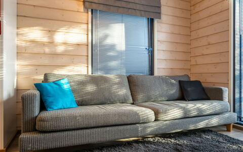 Golfarinkunnas 9A: Möbel, Interior Design, Holz, Couch, Flooring, Textil, Wohnzimmer, Fussboden, Dekokissen, Zimmer