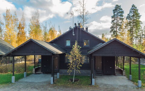 Golfarinkunnas 9B: Holz, Dach, Haus, Zuhause, Hütte, Abstellgleis, Schatten, Garten, Gartenbauten, Auffahrt