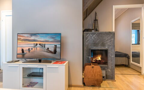 Golfarinkunnas 9B: Fernsehen, Flooring, Interior Design, Fernsehgerät, Fussboden, Haushaltsgerät, Möbel, Wohnzimmer