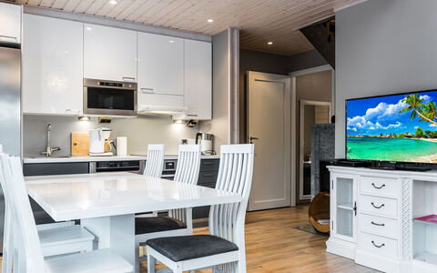 Golfarinkunnas 9C: Möbel, Interior Design, Flooring, Decke, Holz, Fussboden, Fernsehen, Couch, Zimmer, Wohnzimmer
