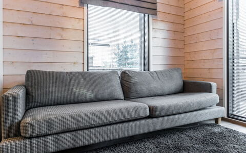 Golfarinkunnas 9C: Holz, Möbel, Couch, Flooring, Wohnzimmer, Fussboden, Natürliches Material