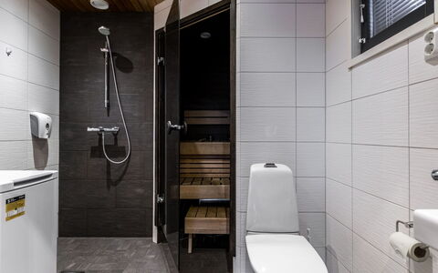Golfarinkunnas 9C: Flooring, Toilleten Sitz, Fussboden, Wand, Toilette, Interior Design, Armatur, Badezimmer, Sinken, Installation