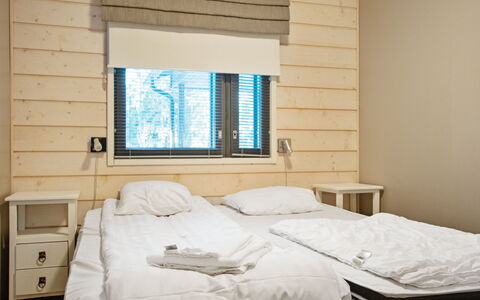 Golfarinkunnas 9E: Holz, Interior Design, Fussboden, Möbel, Zimmer, Schlafzimmer, Bett, Decke, Bettdecke, Fensterabdeckung