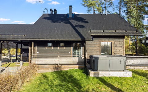 Golfarinkunnas 9F: Dach, Haus, Hütte, Zuhause, Abstellgleis, Bauernhaus, Veranda, Gartenbauten, Estate, Schatten