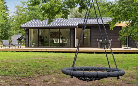 Deik - 1Km from the Sea: Gras, Hütte, Gartenbauten, Garten, Rasen, Schatten, Garten, Hinterhof, Schuppen, Bauernhaus