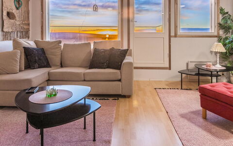 Ukonpuoti 15-16 Kerrostalo: Möbel, Interior Design, Fussboden, Couch, Flooring, Holz, Zimmer, Wohnzimmer, Tabelle, Decke