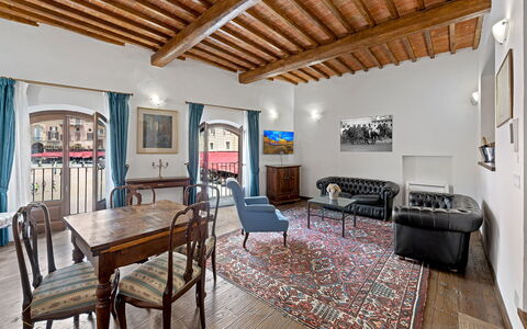 La Piazza Grand Vista Suite: Wand, Interior Design, Wohnung, Decke, Möbel, Wohnzimmer, Bilderrahmen, Couch, Farbe