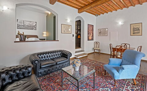 La Piazza Grand Vista Suite: Wand, Möbel, Interior Design, Couch, Decke, Flooring, Zimmer, Fussboden, Wohnzimmer, Beleuchtung