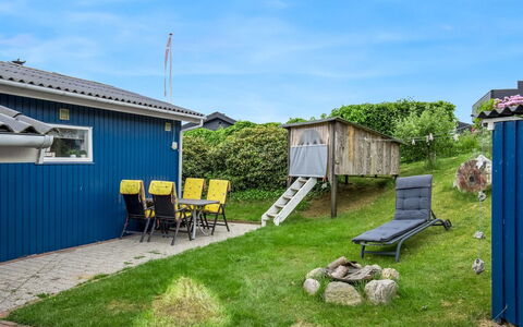 Agla - 350M from the Sea: Dach, Zuhause, Grundstueck, Garten, Hütte, Rasen, Schatten, Garten, Hinterhof, Landscaping