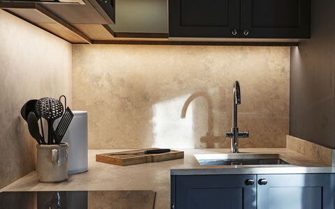 Casa Pernice: Countertop, Flooring, Armatur, Zapfhahn, Küche, Interior Design, Sinken, Haushaltsgerät, Küchengerät, Installation