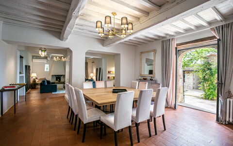 Casa All'Erta: Möbel, Interior Design, Wand, Flooring, Holz, Tabelle, Stuhl, Decke, Esszimmer, Küche & Esszimmer Tisch