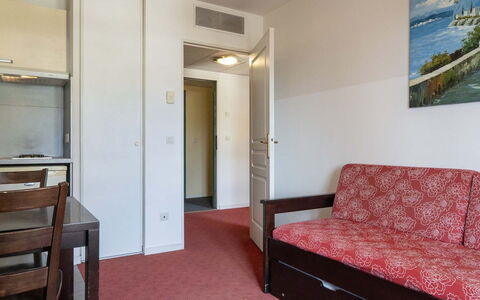 Virginia: Wohnung, Interior Design, Fussboden, Möbel, Zimmer, Hotel, Bett, Schlafzimmer, Bettrahmen, Lampe