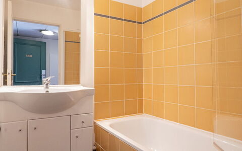 Virginia: Armatur, Flooring, Interior Design, Badezimmer, Fussboden, Installation, Decke, Sinken, Zapfhahn, Fliese