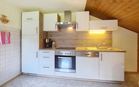 Brandnerhof: Küche, Küchengerät, Flooring, Countertop, Holz, Interior Design, Cabinetry, Major Appliance, Möbel, Fussboden