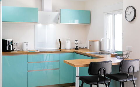 Alta: Küche, Küchengerät, Möbel, Countertop, Cabinetry, Major Appliance, Interior Design, Haushaltsgerät, Flooring, Schublade